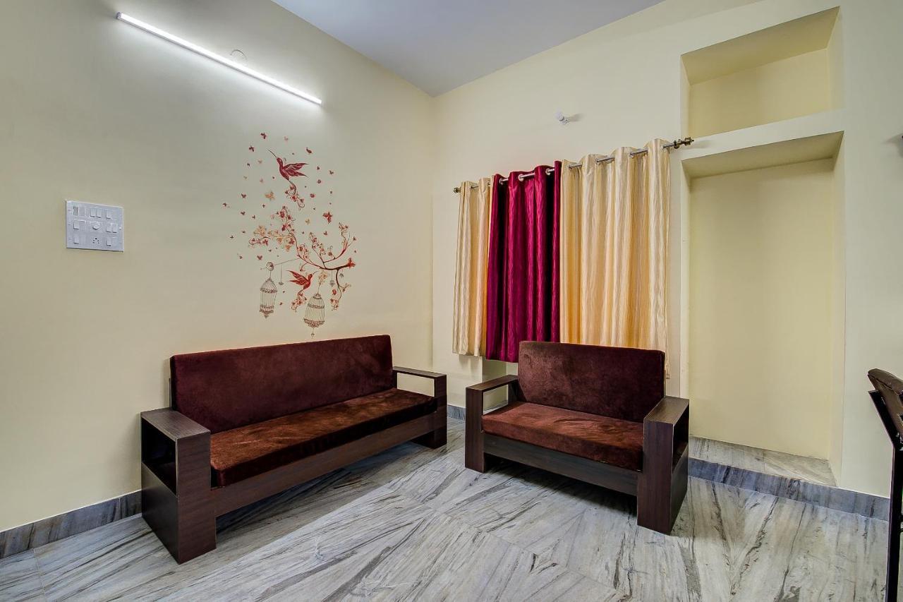 Oyo 12960 Hotel Adrija Salt Lake City Exterior foto